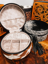 Load image into Gallery viewer, Round Cowhide Jewelry Box